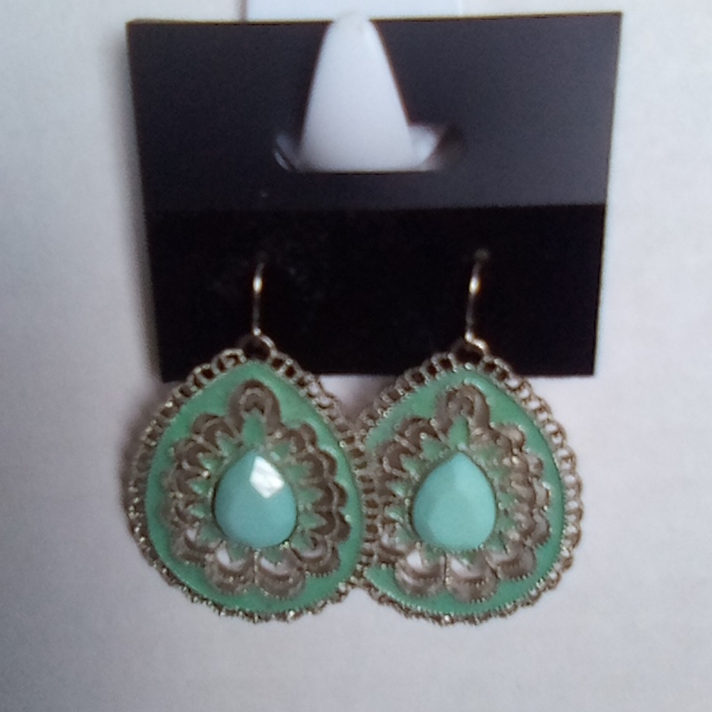 Earring - Picture 2 of 4